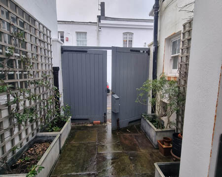 Gate Painting Eastern Place Brighton 1